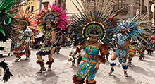 Bailes y trajes típicos acompañan las celebraciones de San Miguel de Allende